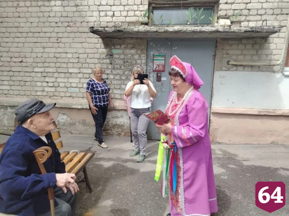 В честь 100-летия саратовского фронтовика организовали концерт 