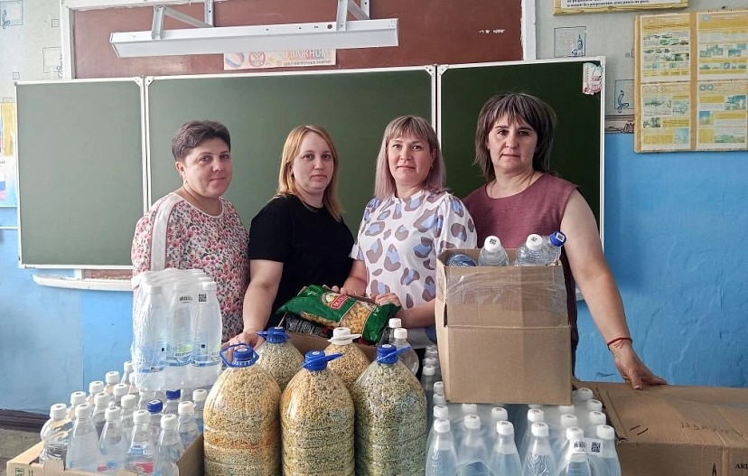 В саратовском селе жители нескольких поколений поддержали бойцов СВО